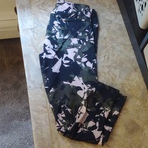 Balance Collection Black Pink Green leggings Small